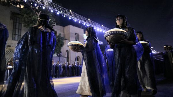 Egyptian women at the mummies show