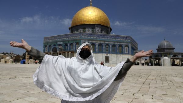 Israeli forces arrests a senior Hamas leader in the West Bank 