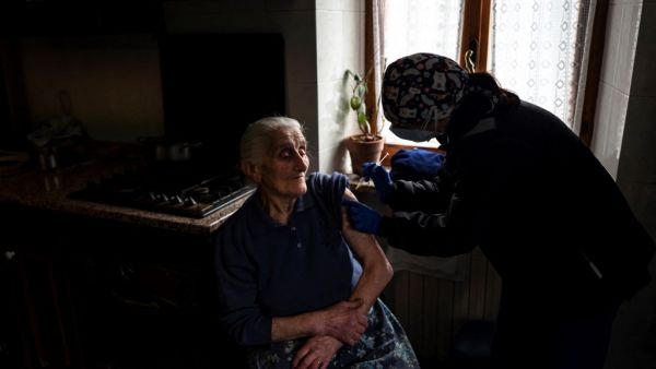 The mafia is accused of interfering in vaccine distribution