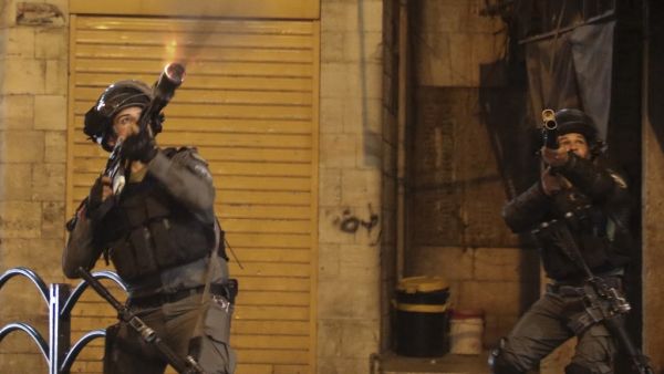 Israeli soldiers attack Palestinians 