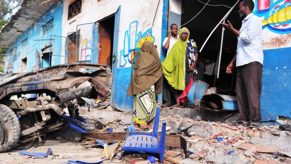 Suicide blast leave 4 people injured