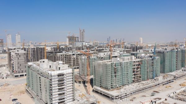 وصول نسبة الإنجاز في المرحلتين 2 و 3 إلى 50% و 28% على التوالي عزيزي للتطوير العقاري تعلن عن اكتمال مباني المرحلة الأولى في مشروعها ريفيرا بنسبة 78%