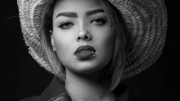 Entesar Al-Hammadi, a young Yemeni model 