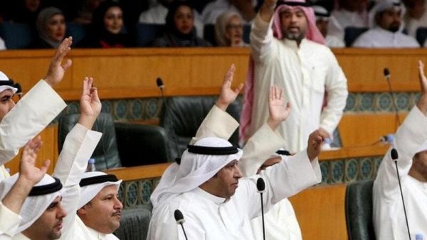 Kuwaiti MPs in debate 