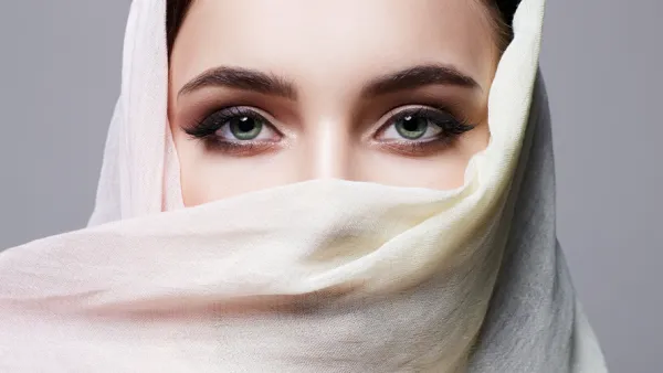 woman covered her face in hijab