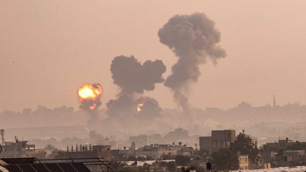 Israeli warplanes continue to attack various parts of territory