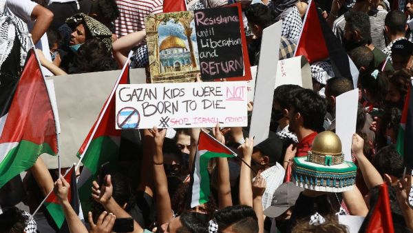 Jordanian demonstrators take part in a protest to express solidarity with the Palestinian people, in the capital Amman on May 14, 2021. Khalil MAZRAAWI / AFP Jordan, Egypt FMs discuss efforts to halt Israeli aggression on Gaza strip and Palestinian lands.