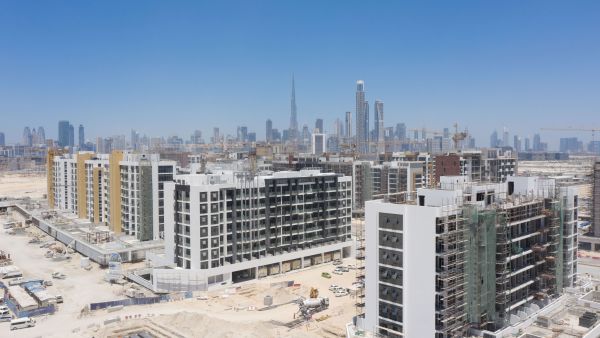 عزيزي للتطوير العقاري توقع عقداً ضخماً مع "روكس آند لوغز" لأعمال الحجارة