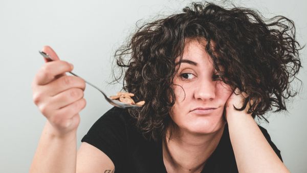 طبيب البوابة: هذه الأطعمة تسبب دهون البطن
