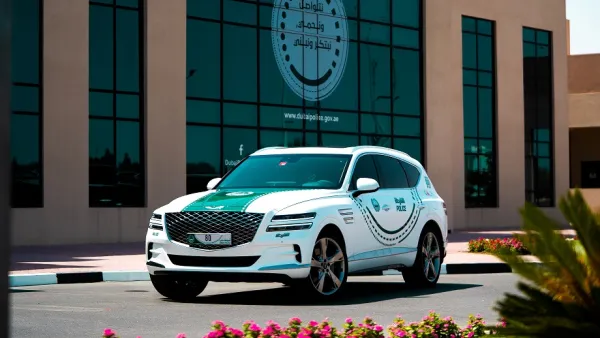 جمعة الماجد تعزز أسطول شرطة دبي بسيارة "جينيسيس GV80"