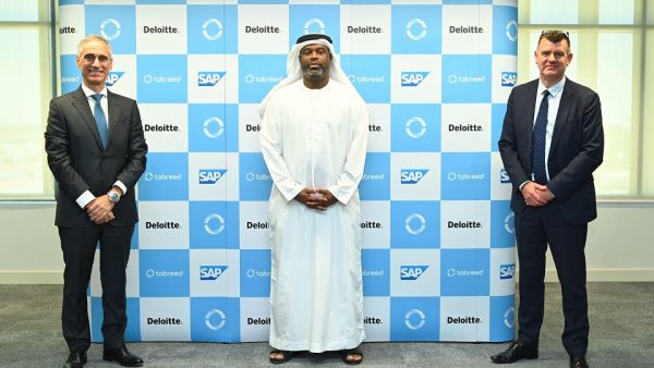 Sergio Maccotta, Senior Vice President, SAP Middle East South, Bader Saeed Al Lamki, CEO, Tabreed and Tim Parr, CEO, Consulting, Deloitte Middle East. SAP And Deloitte Partner With Tabreed To Contribute To The Digital Transformation Of The Middle East’s Usd 8 Billion District Cooling Industry