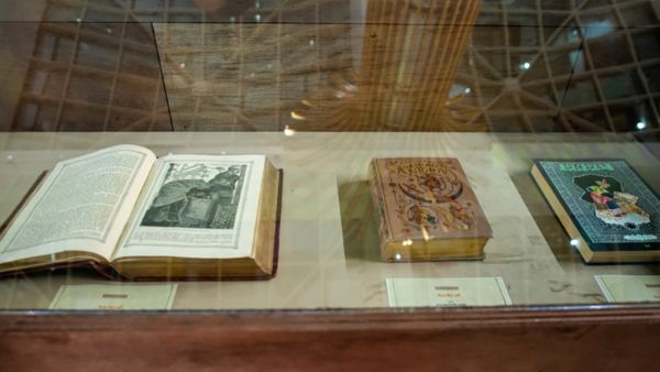  هيئة الشارقة للكتاب تفتح معرض «كلمات من الشرق»