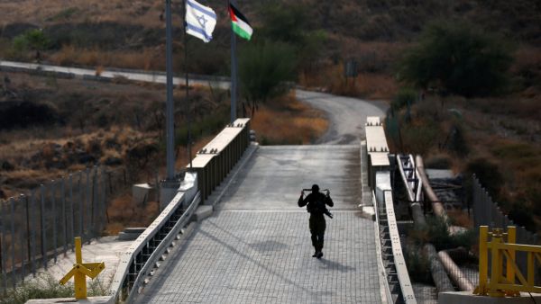  الشرطة الإسرائيلية اعتقلت مواطنين أردنيين تسللا عبر الحدود