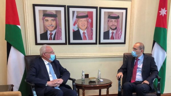 وزير الخارجية الأردني، أيمن الصفدي ونظيره الفلسطيني رياض المالكي
