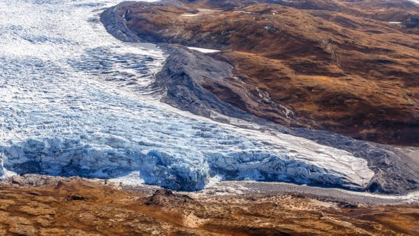 Greenlandic ice cap melting glacier