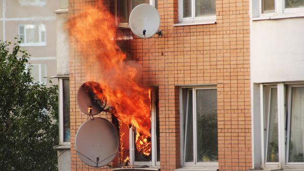 criminal court trials man for sitting a flat on fire 