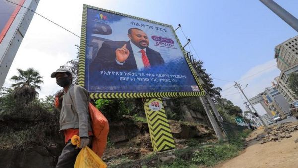 الإثيوبيون يصوتون في انتخابات تصفها الحكومة بأنها أول اقتراع حر