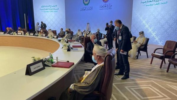  الموقف العربي يحث الوسيط الإفريقي على ضمان عدم حدوث خطوات أحادية تضر بمصر أو السودان.