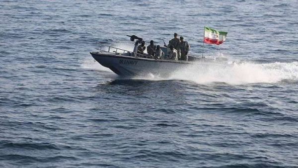 حريق بسفينة تدريب تابعة للبحرية الإيرانية عند مدخل الخليج وإجلاء الطاقم