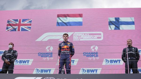 فيرستابن يتغلب على هاميلتون وبوتاس