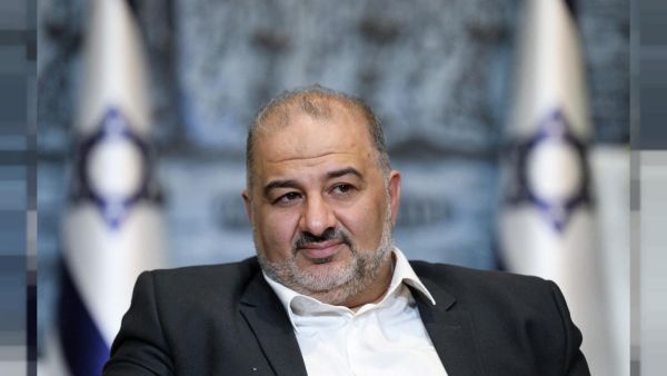 لابيد يستقطب منصور عباس