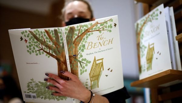 Meghan Markle have announced plans to distribute 2,000 copies of The Bench