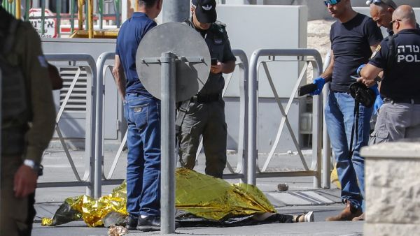 Israeli security officer killed a woman the Qalandiya checkpoint