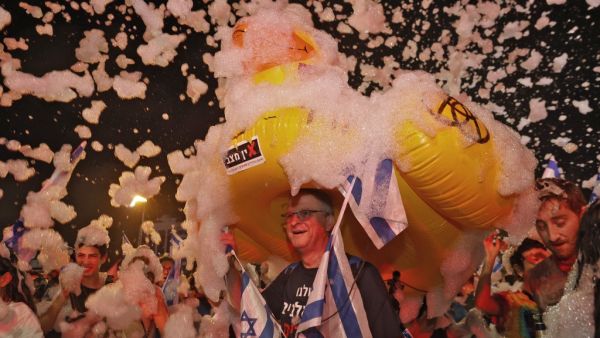 Biden calls Bennett, world leaders congratulate new Israeli government