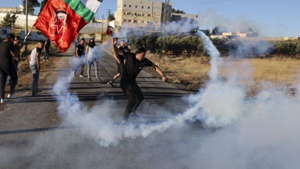 Israeli forces shoots Palestinian youth in head in Nablus.