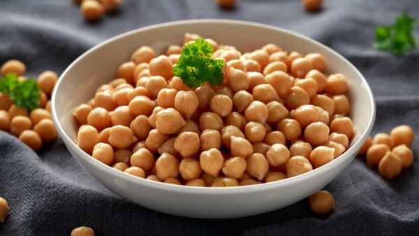  ينتج الجسم حمض اليوريك عندما يتم تكسير مواد كيميائية تسمى البيورينات