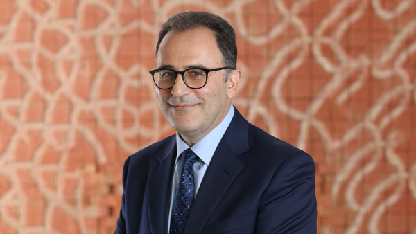اختيار الدكتور أحمد دلّال رئيساً للجامعة الأمريكية بالقاهرة