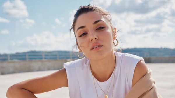 Cutie in Hijab! 12 Adorable Pictures of Young Girl Hande Erçel