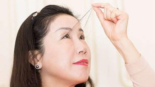 A woman in China with the world's longest eyelashes has broken her own record with an astonishing eight inch eyelash which she says was gifted by Buddha