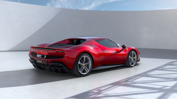 الكشف عن فيراري 296 GTB بأقوى محرك V6 وتقنيات هجينة