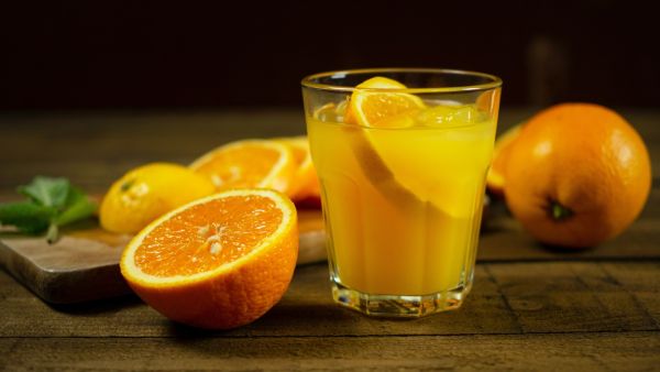 عصير البرتقال والقرفة