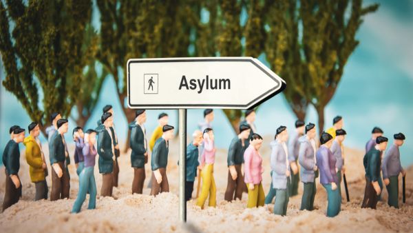 Greece's new asylum policy endangers asylum seekers and violates EU laws