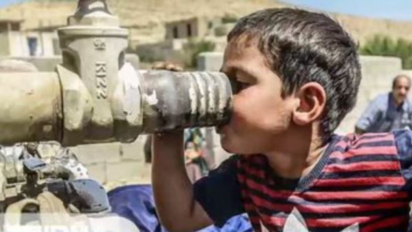 من يشارك في مراسم تنصيب إبراهيم رئيسي هو إما جاهل أو يتظاهر بالجهل