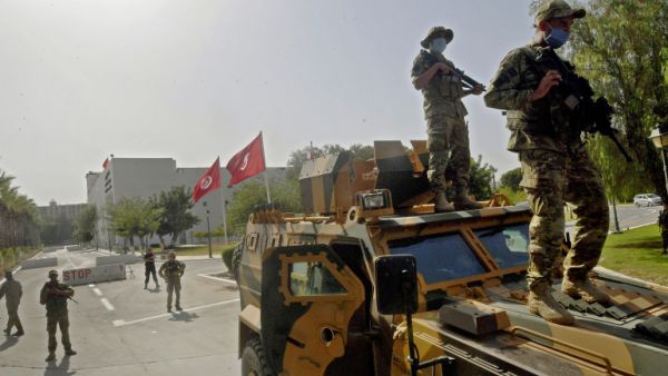 الرئيس التونسي يدعو لعدم مواجهة الاستفزاز