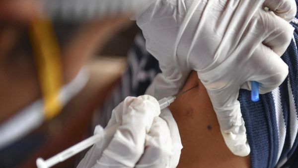 everyday an average of 401,937 doses of COVID-19 vaccines given