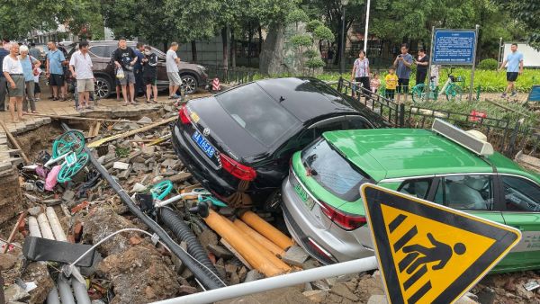 Woman dies in China floods