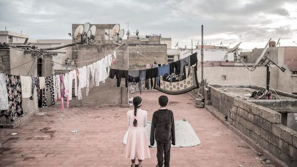 Photography is for me a beautiful way to immortalize the ephemeral: I think of places, of people who can disappear overnight and to which photography offers eternity. Things that seem ordinary to us, acquired but which take on a timeless dimension thanks to the photo by Mehdy Mariouch 