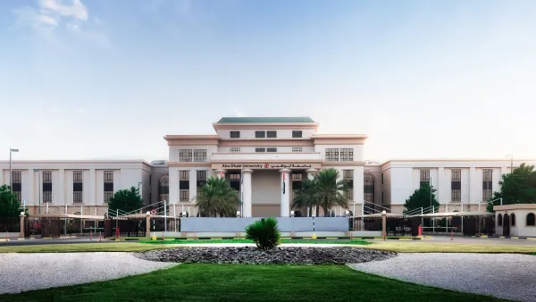 جامعة أبوظبي تستقبل أكثر من 50 من طلبة المدارس ضمن مخيمات "استعداد" التدريبية