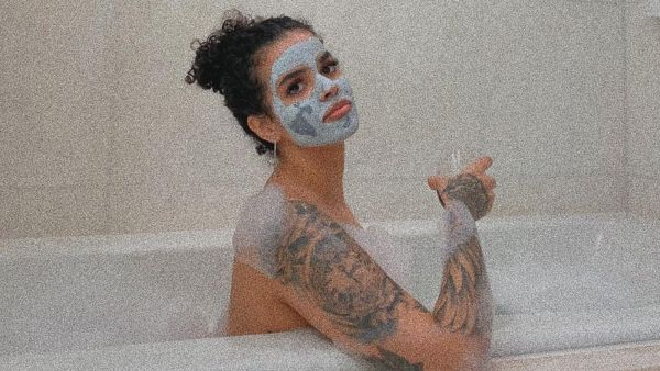 Tongue Out for Saudi Butt! Rahaf Al-Qunun Puts Her Bare Bottom on Display (Picture)