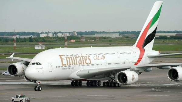 طائرة اماراتية