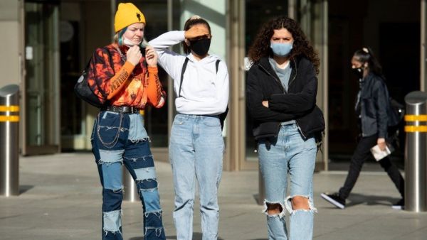 900 الف فرنسي الى التطعيم