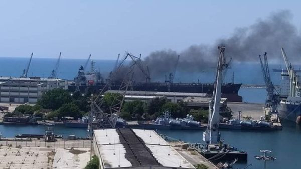 الحكومة السورية: حريق بسيط في سفينة اللاذقية