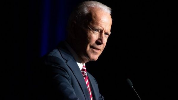 الإعلام الأميركي يزج بايدن في أول معمودية بالنار