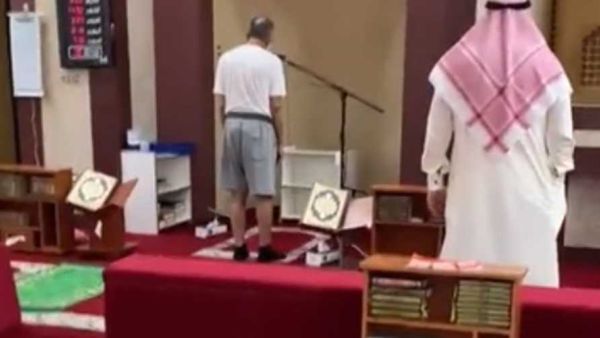 إحالة مؤذن للتحقيق في الكويت