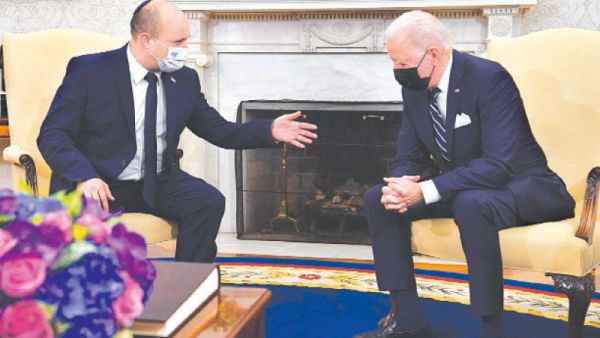 Naftali Bennett (L) Joe Biden 