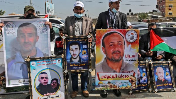 13 Palestinian prisoners continue hunger strike against Israel's administrative detention